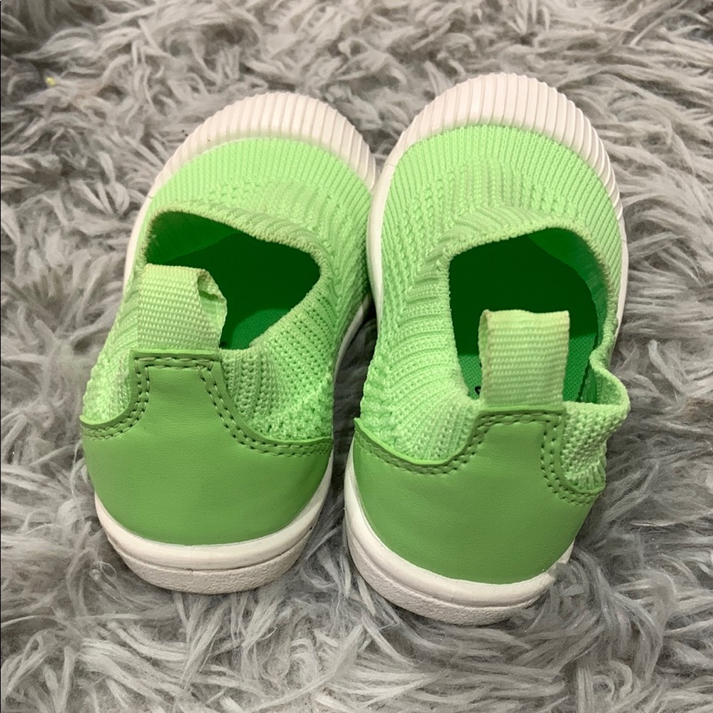 3/$15 Cat & Jack Green and White Slip-On Sneakers with Knit Fabric - Picture 4 of 5